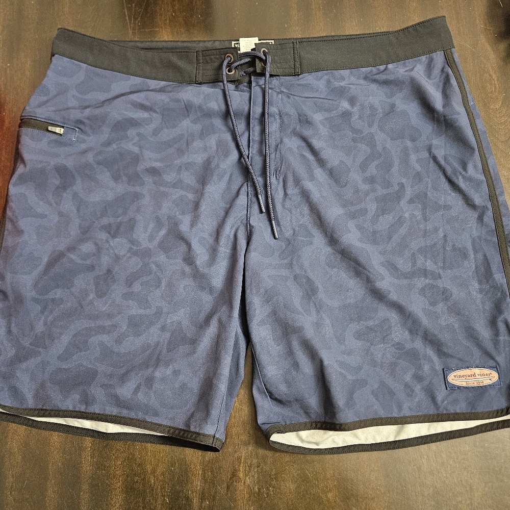 Vineyard vines swim trunks size 40 men's blue